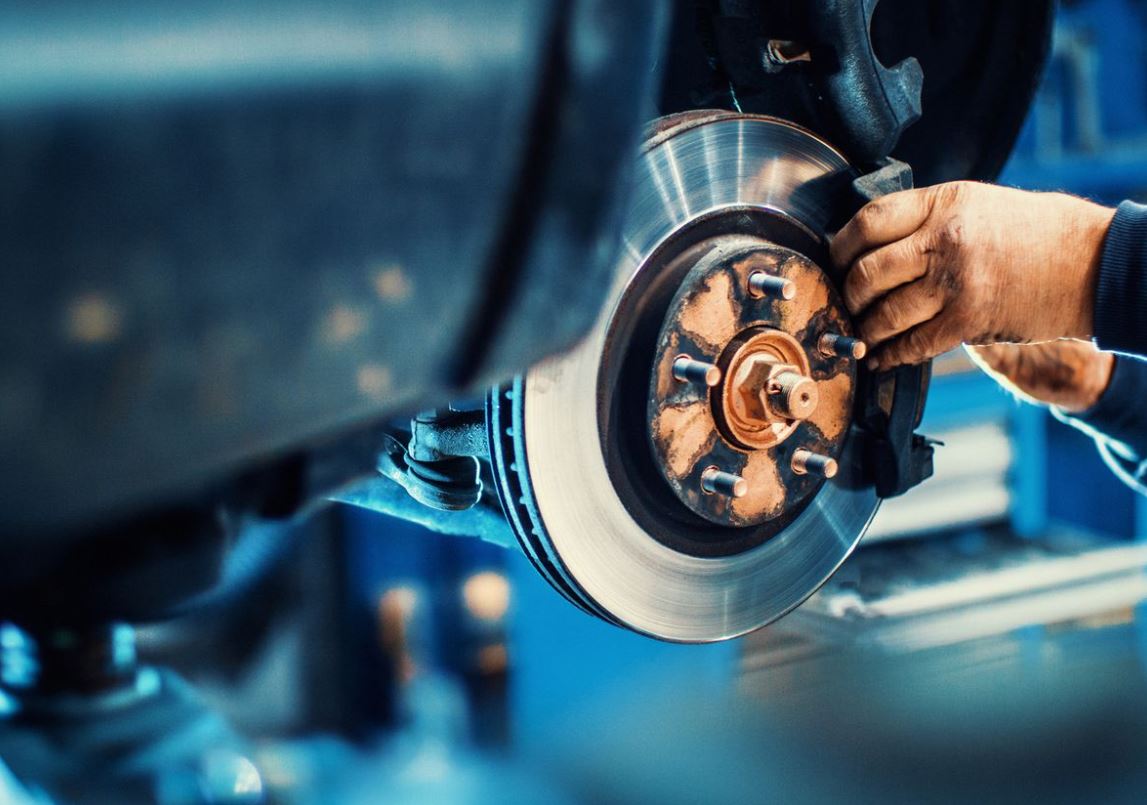 ford Sài Gòn: Cùng nhận biết 5 dấu hiệu rò rỉ dầu phanh